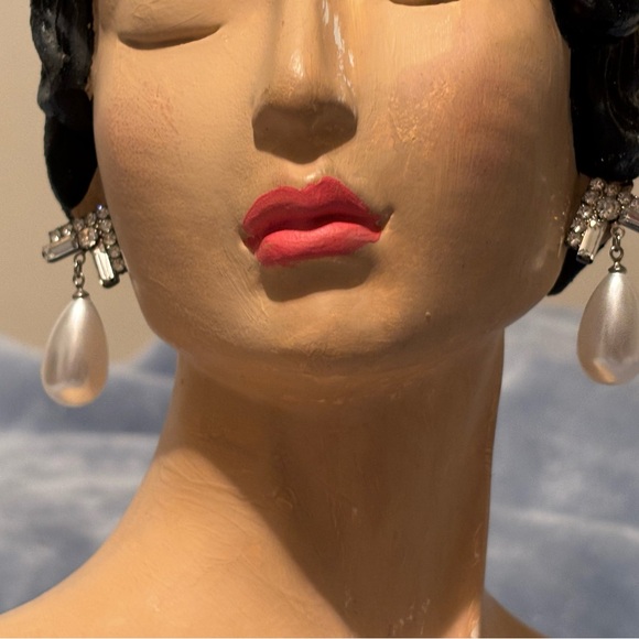 Vintage Faux Pearl drop earrings with Rhinestone’s. - Picture 2 of 16